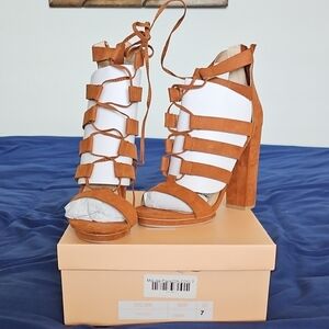 MISS LOLA Brown / Tan Heels